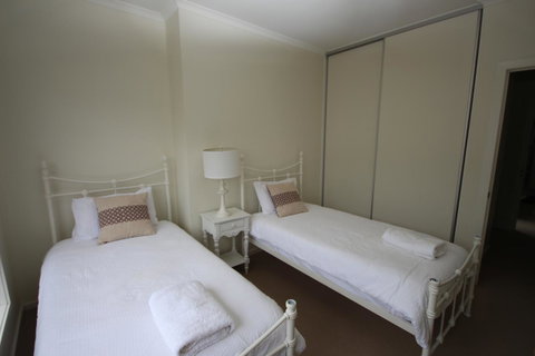Wallaroo Marina Apartments - Mackay Tourism 39