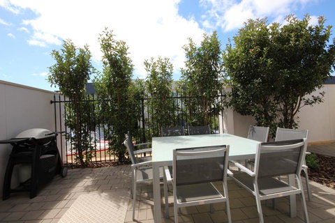 Wallaroo Marina Apartments - Mackay Tourism 27