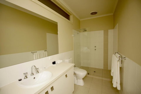 Wallaroo Marina Apartments - Mackay Tourism 12