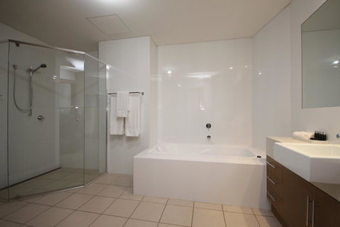 Wallaroo Marina Apartments - Mackay Tourism 10