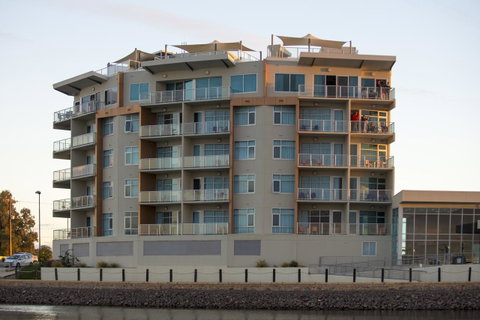 Wallaroo Marina Apartments - Mackay Tourism 1