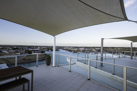 Wallaroo Marina Apartments - Mackay Tourism 34