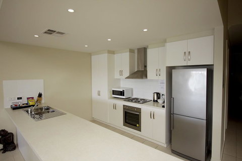 Wallaroo Marina Apartments - Mackay Tourism 6