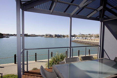 Wallaroo Marina Apartments - Mackay Tourism 8
