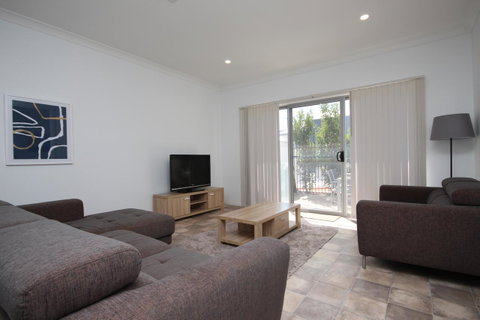 Wallaroo Marina Apartments - Mackay Tourism 28