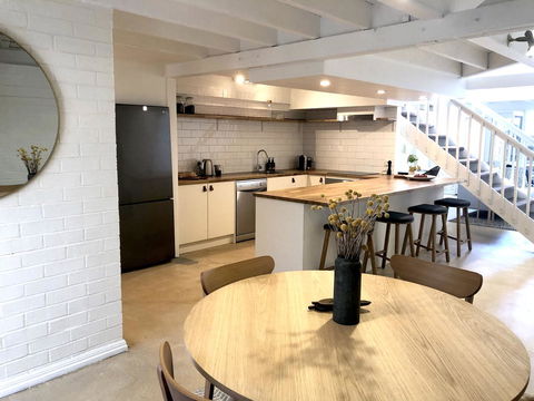 The Loft - Beautiful Central Barossa Apartment - Mackay Tourism 6