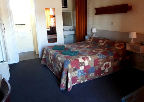 Bordertown Motel - Mackay Tourism 3