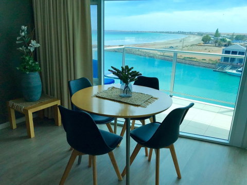 Ocean View Luxury Apartment & Suite - Mackay Tourism 21