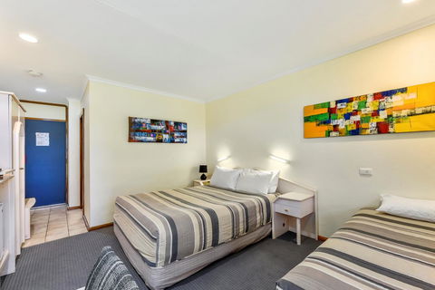 William Macintosh Motor Lodge - Mackay Tourism 13