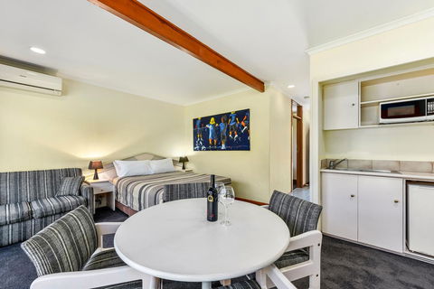 William Macintosh Motor Lodge - Mackay Tourism 18