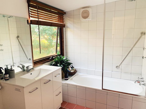 Lost In The Vines - Mackay Tourism 10