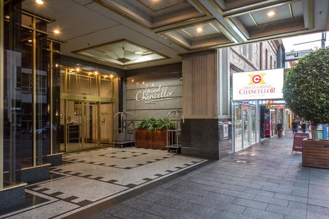 Hotel Grand Chancellor Adelaide - Mackay Tourism 0