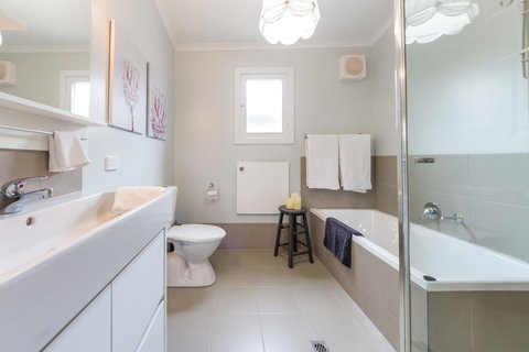 McLaren Vale Getaway - Mackay Tourism 7