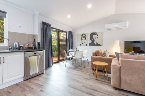 McLaren Vale Getaway - Mackay Tourism 16