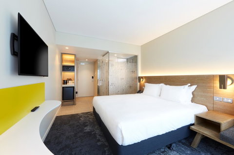 Holiday Inn Express Adelaide City Centre, An IHG Hotel - Mackay Tourism 7