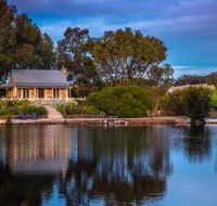 Stonewell Cottages and Vineyards - Mackay Tourism