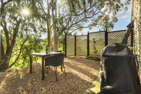 Stonewell Cottages And Vineyards - Mackay Tourism 17