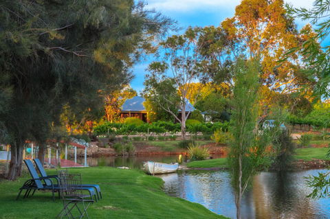 Stonewell Cottages And Vineyards - Mackay Tourism 16