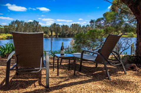 Stonewell Cottages And Vineyards - Mackay Tourism 5
