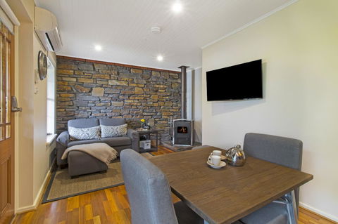 Stonewell Cottages And Vineyards - Mackay Tourism 13