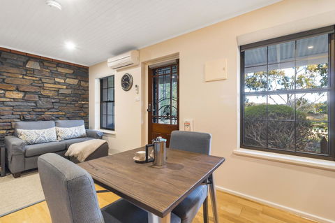 Stonewell Cottages And Vineyards - Mackay Tourism 34