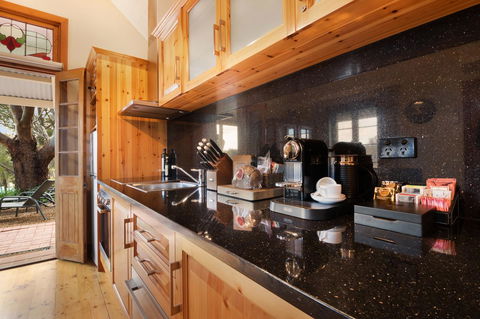 Stonewell Cottages And Vineyards - Mackay Tourism 42