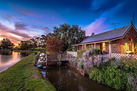 Stonewell Cottages And Vineyards - Mackay Tourism 39