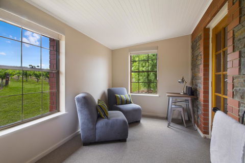 Stonewell Cottages And Vineyards - Mackay Tourism 20