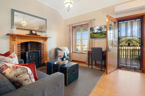 Stonewell Cottages And Vineyards - Mackay Tourism 43