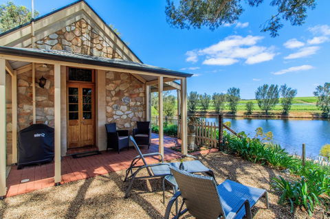 Stonewell Cottages And Vineyards - Mackay Tourism 2
