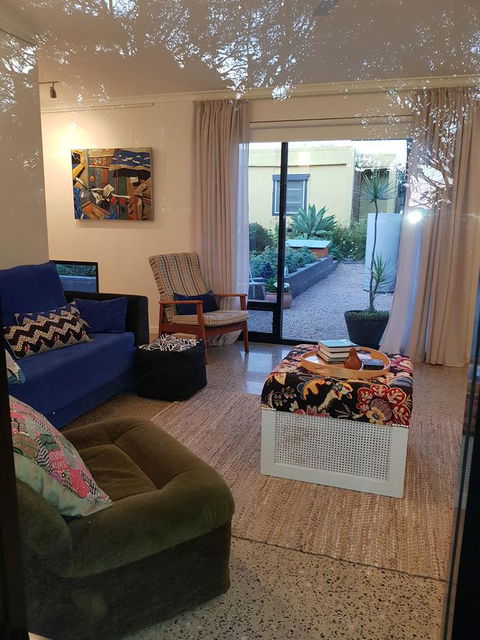 Sinclair Eco House - Mackay Tourism 10