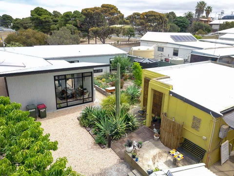 Sinclair Eco House - Mackay Tourism 15