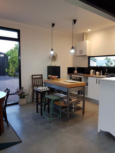 Sinclair Eco House - Mackay Tourism 9