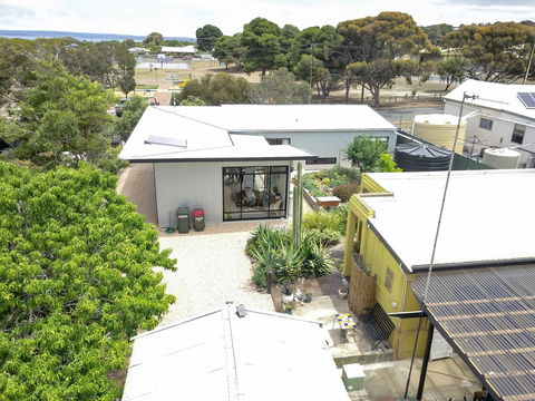 Sinclair Eco House - Mackay Tourism 5