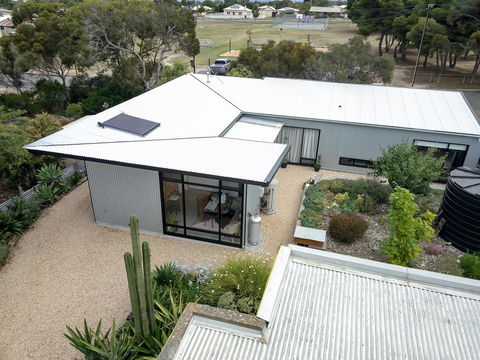 Sinclair Eco House - Mackay Tourism 6