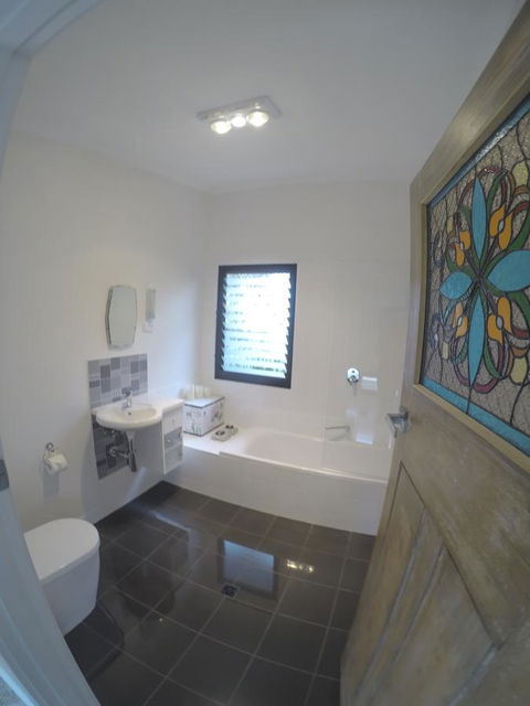 Sinclair Eco House - Mackay Tourism 7