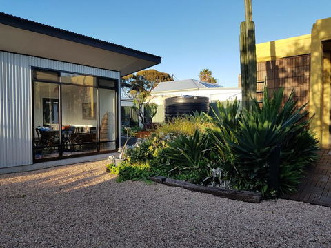 Sinclair Eco House - Mackay Tourism 23