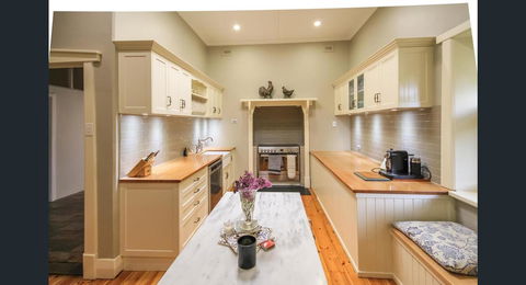 Ambrosia Holiday Home - Mackay Tourism 24