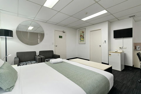Cosmo On Bank - Mackay Tourism 9