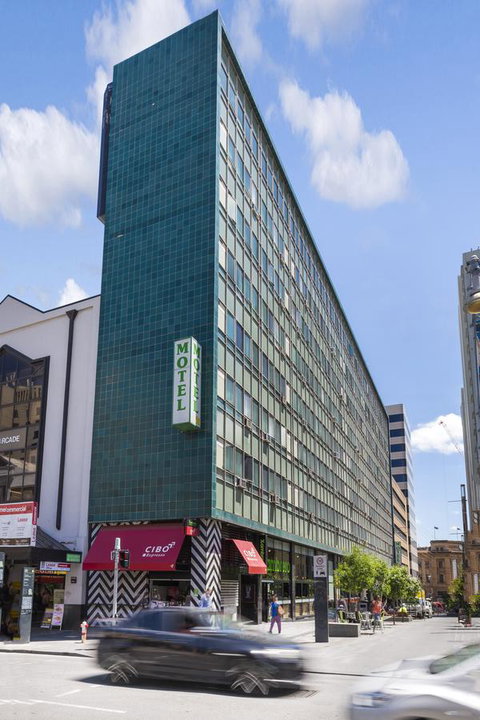 Cosmo On Bank - Mackay Tourism 15