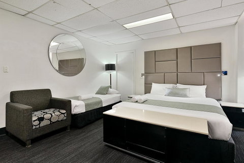 Cosmo On Bank - Mackay Tourism 4