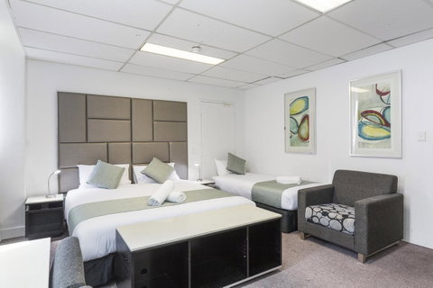 Cosmo On Bank - Mackay Tourism 1
