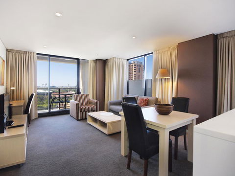 Oaks Adelaide Horizons Suites - Mackay Tourism 13
