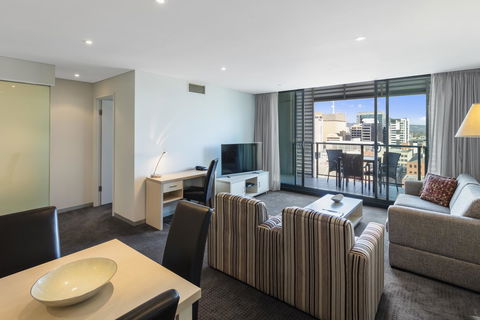 Oaks Adelaide Horizons Suites - Mackay Tourism 7
