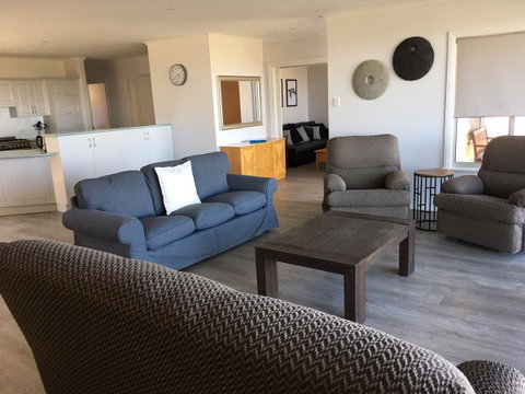 Emu Bay Holiday Homes - Mackay Tourism 30
