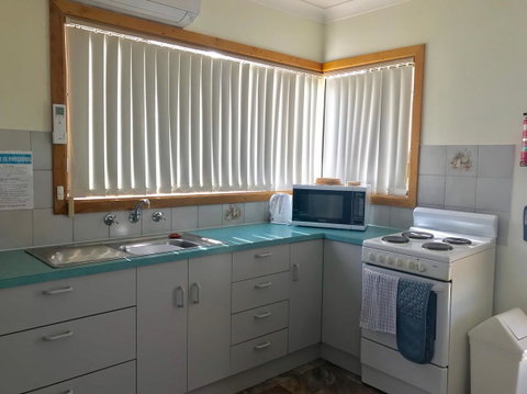 Emu Bay Holiday Homes - Mackay Tourism 33