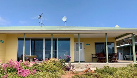 Emu Bay Holiday Homes - Mackay Tourism 25