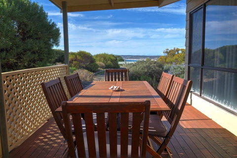 Emu Bay Holiday Homes - Mackay Tourism 6