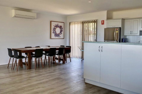 Emu Bay Holiday Homes - Mackay Tourism 17