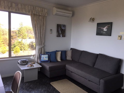 Emu Bay Holiday Homes - Mackay Tourism 37